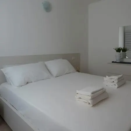 Stylish 2-bedroom Getaway, Luxurious & Conveniently Located To Experience The Pulse Of The شقة *