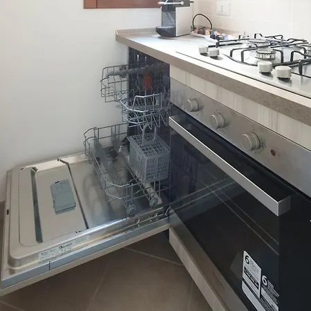 Stylish 2-bedroom Getaway, Luxurious & Conveniently Located To Experience The Pulse Of The *