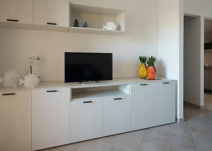 Stylish 2-bedroom Getaway, Luxurious & Conveniently Located To Experience The Pulse Of The Montréal