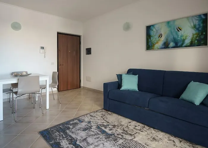 Stylish 2-bedroom Getaway, Luxurious & Conveniently Located To Experience The Pulse Of The Montréal