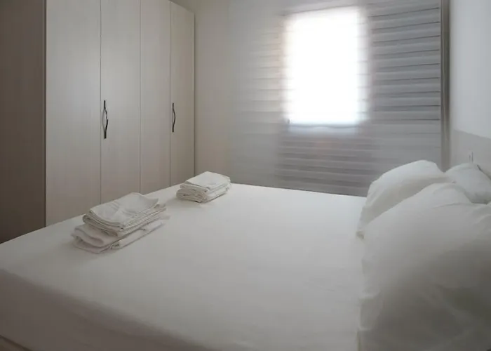 Stylish 2-bedroom Getaway, Luxurious & Conveniently Located To Experience The Pulse Of The Apartment Montreal